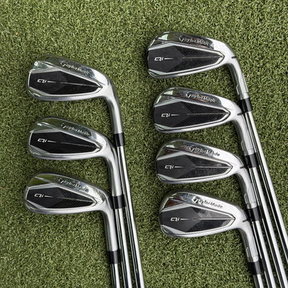 TaylorMade Qi Golf Iron Set / 5-PW + AW / Regular Flex - Pre Owned Golf 