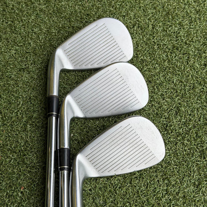 TaylorMade R9 Iron Set / 4-PW / Regular Flex