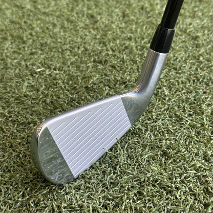 Titleist T200-U #2 Utility Iron / 17 Degree / Stiff Flex