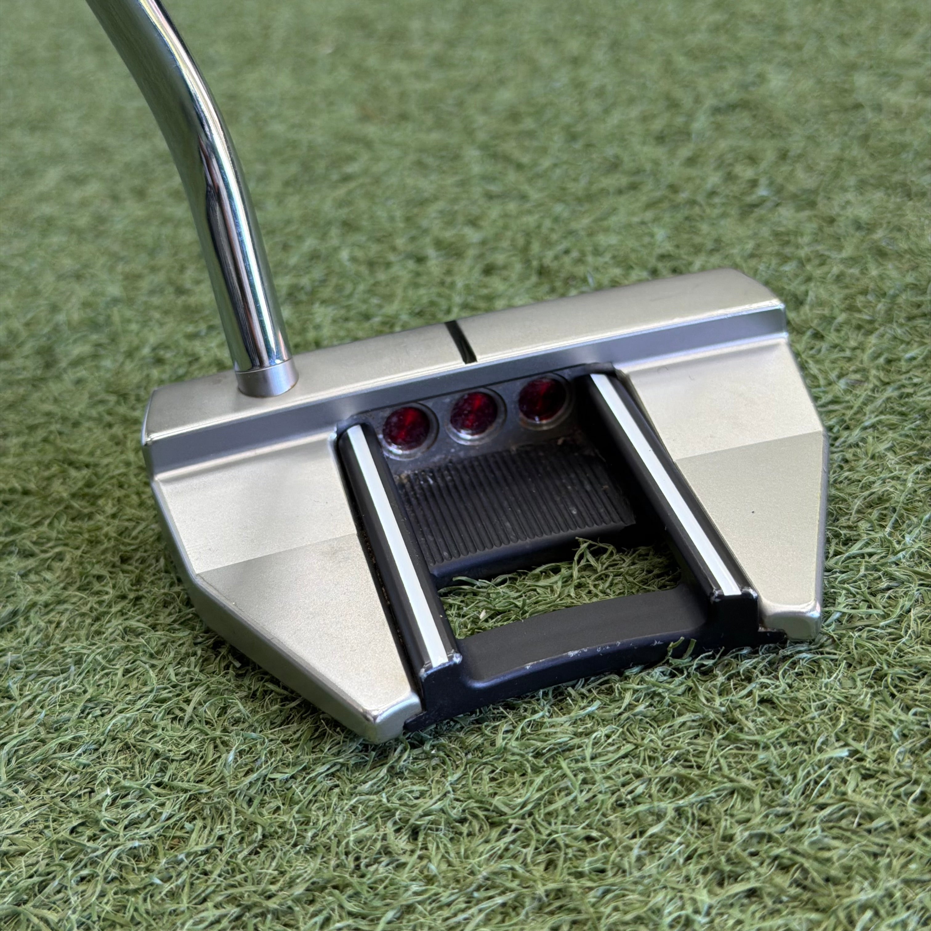 Scotty Cameron Futura 5.5M Putter / 34 Inch – Preowned Golf