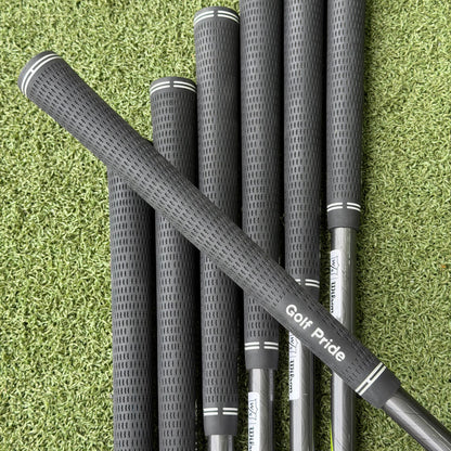 Wilson Staff D9 Golf Iron Set / 5-PW+SW / Regular Flex Graphite Shafts - Pre Owned Golf 