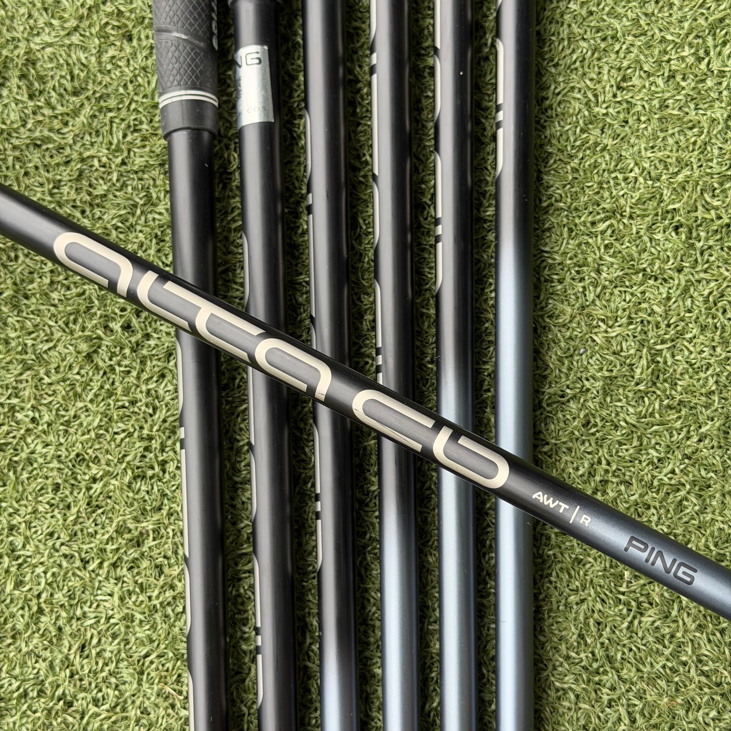 PING G425 Golf Iron Set / 4-PW / Graphite Regular Flex