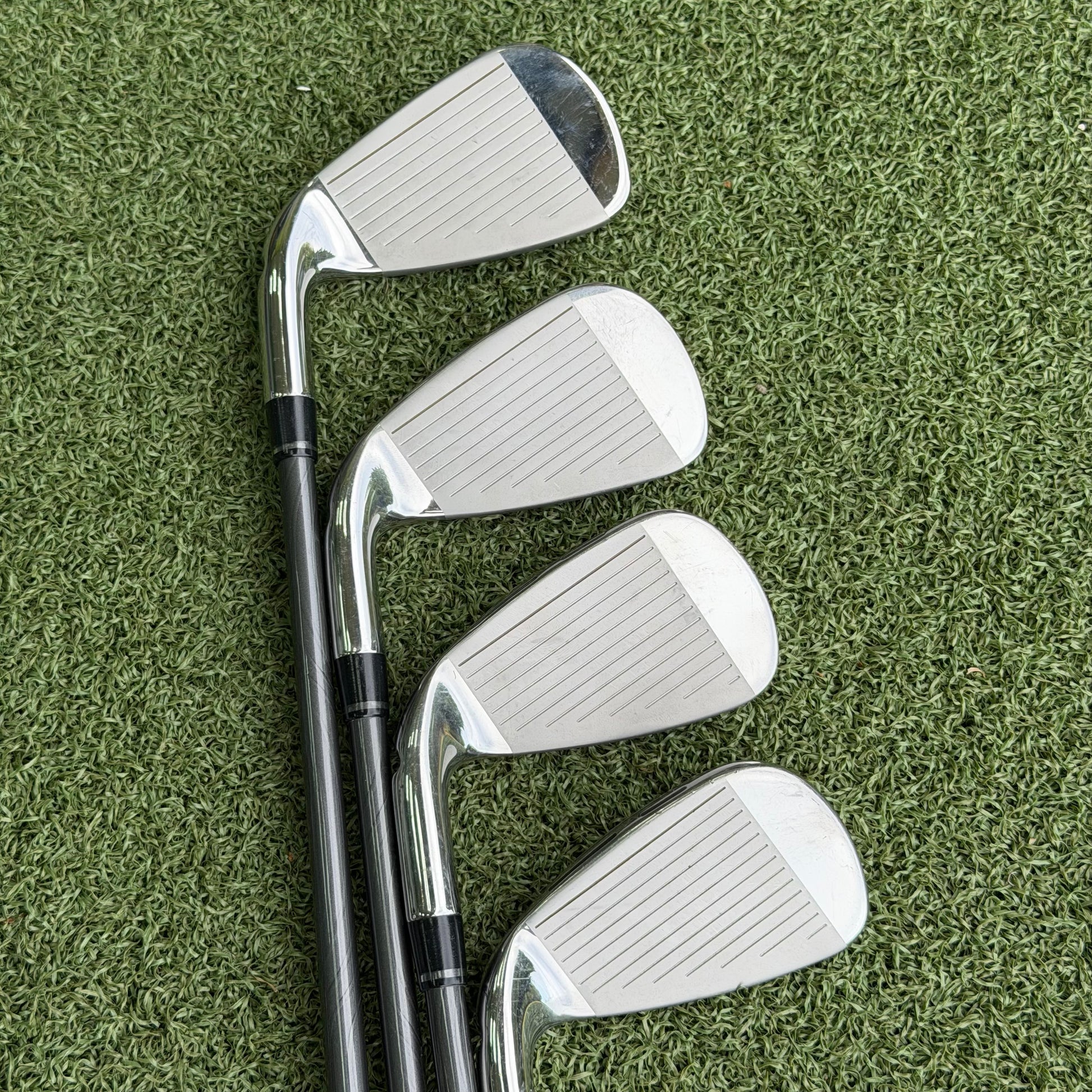 Wilson Staff D9 Golf Iron Set / 5-PW+SW / Regular Flex Graphite Shafts - Pre Owned Golf 