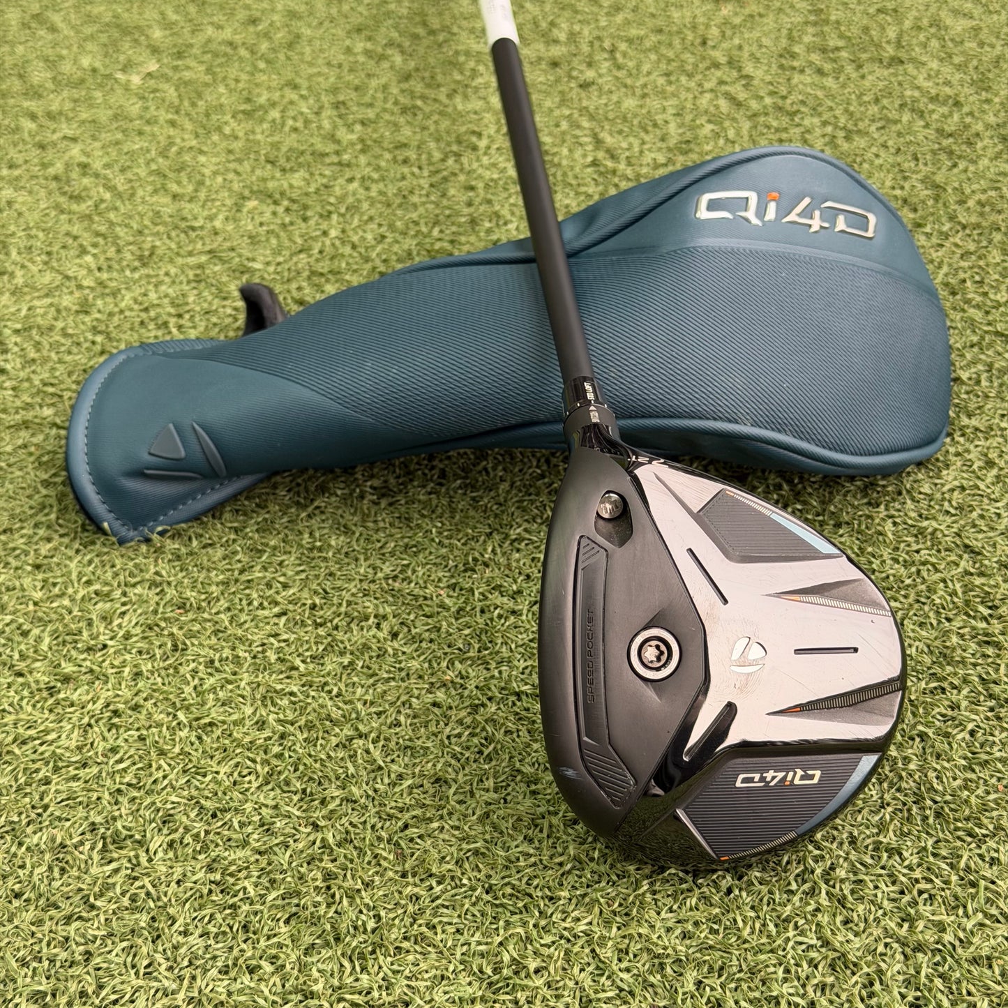 TaylorMade Qi4D #7 Fairway Wood / 21 Degree / X-Stiff Flex