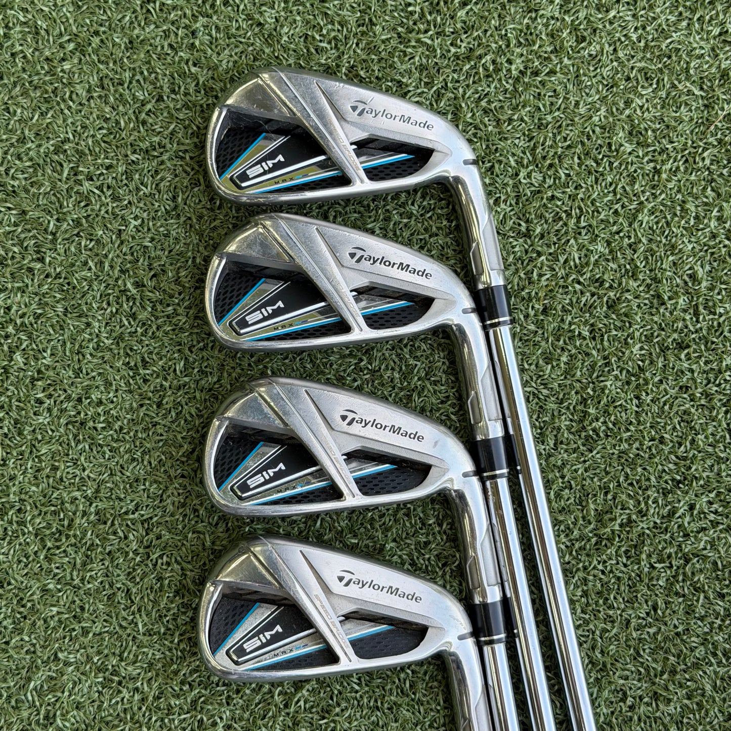 TaylorMade SIM Max Golf Iron Set / 4-PW / Regular Flex