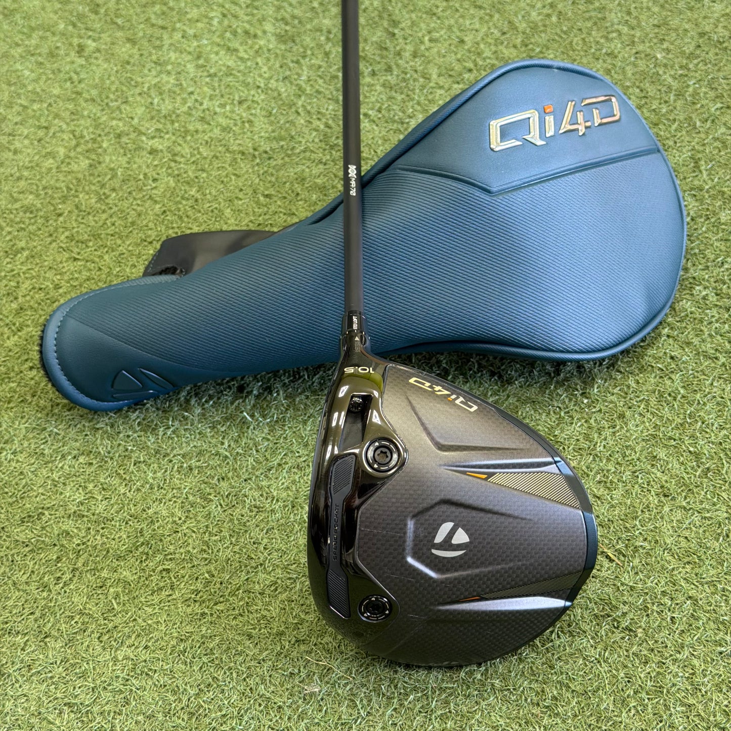 TaylorMade Qi4D Golf Driver / 10.5 Degree / Regular Flex