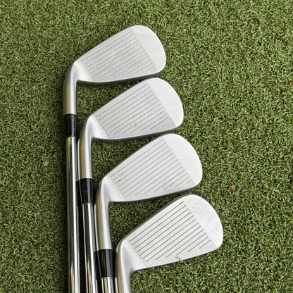 Mizuno JPX 900 Forged Hot Metal Combo Iron Set / 4-PW / Regular Flex