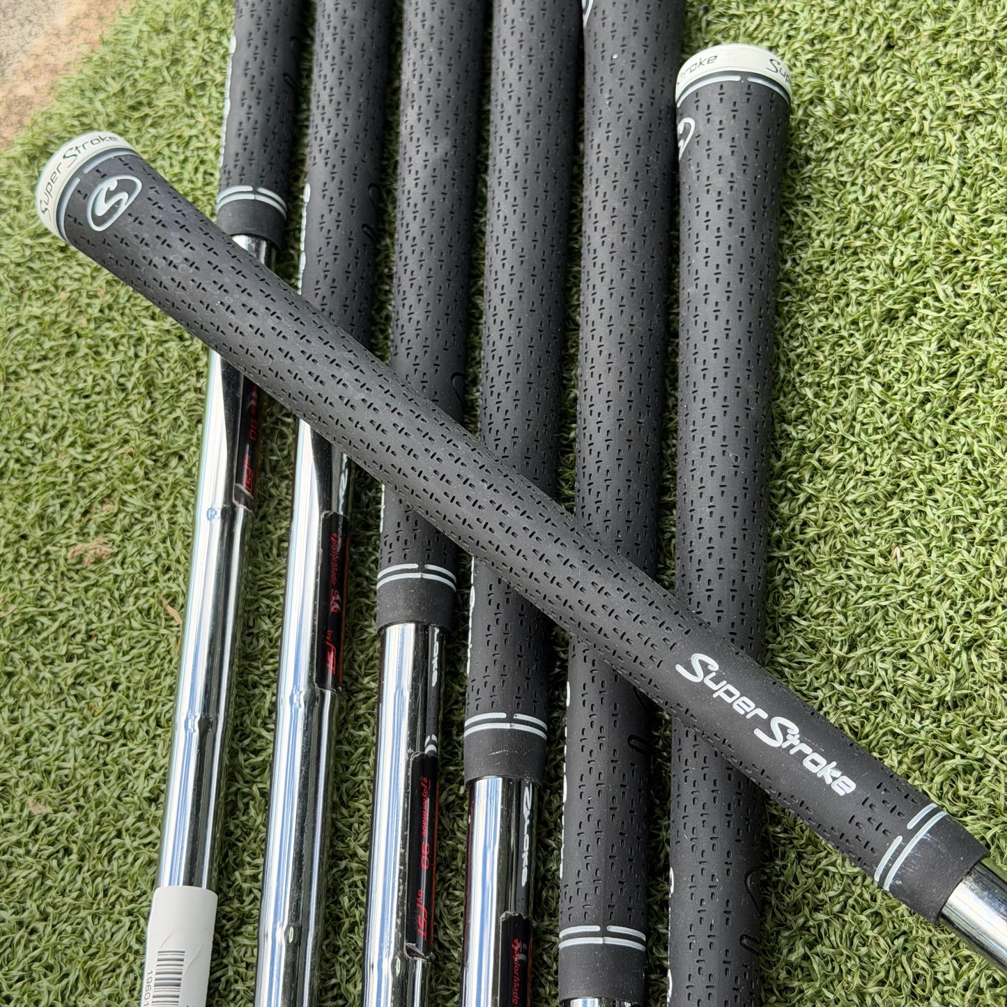 TaylorMade R11 Golf Iron Set / 4-PW / Stiff Flex