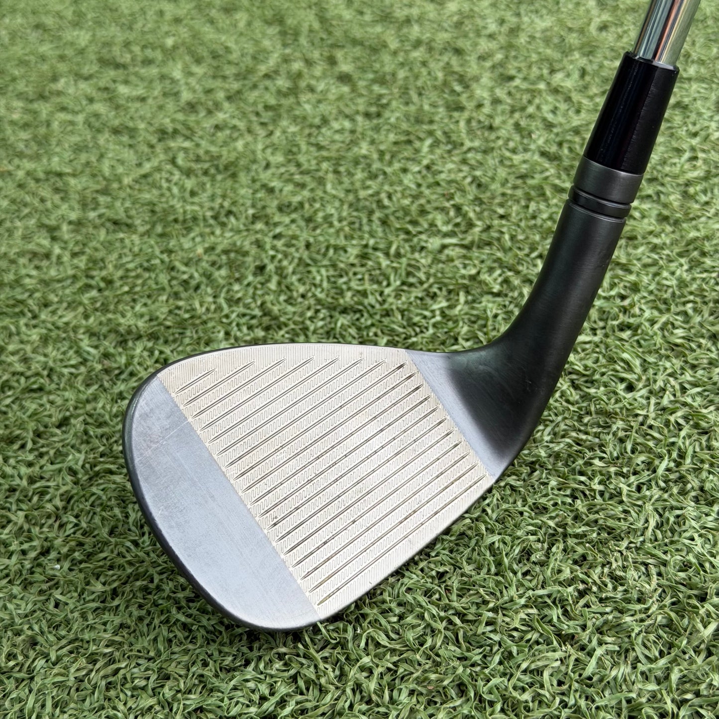 TaylorMade Milled Grind 5 Charcoal SB Gap Wedge / 50 Degree