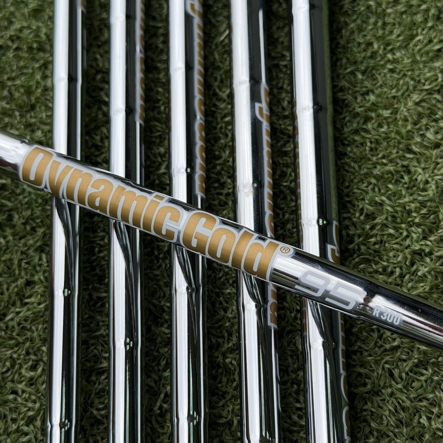 Mizuno JPX 923 Hot Metal Iron Set / 5-PW / Regular Flex