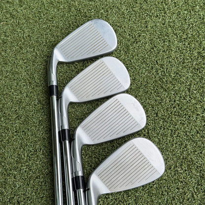 TaylorMade Qi Golf Iron Set / 5-PW + AW / Regular Flex - Pre Owned Golf 