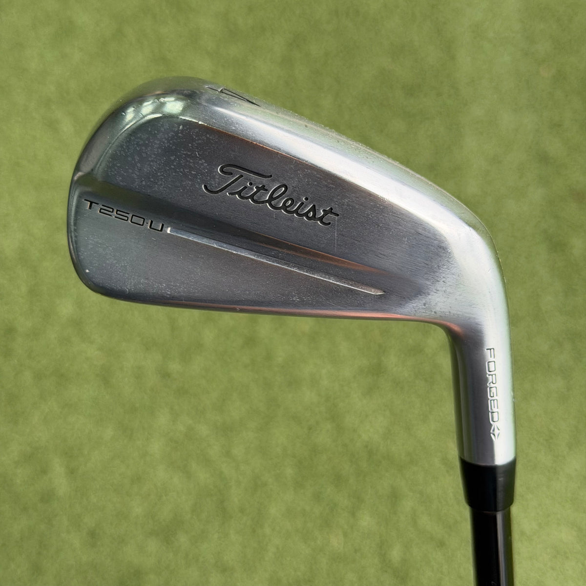 Titleist T250U #4 Utility Iron / 22 Degree / Regular Flex HZRDUS RDX Smoke