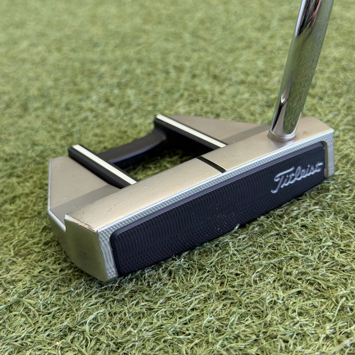 Scotty Cameron Futura 5.5M Putter / 34 Inch