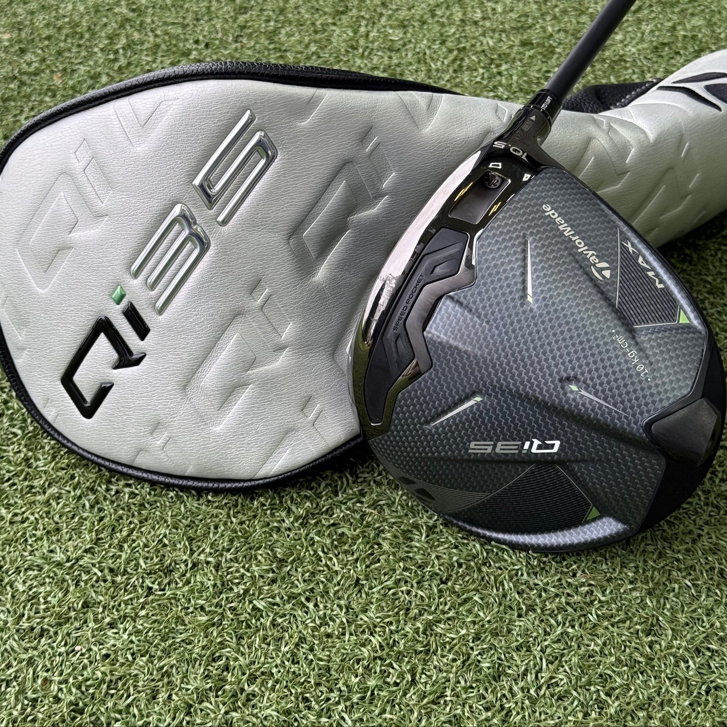 TaylorMade Qi35 MAX Golf Driver / 10.5 Degree / Regular Flex