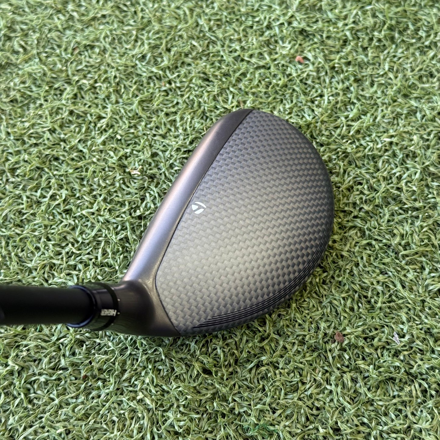 TaylorMade Qi35 #4 Hybrid / 22 Degree / Regular Flex