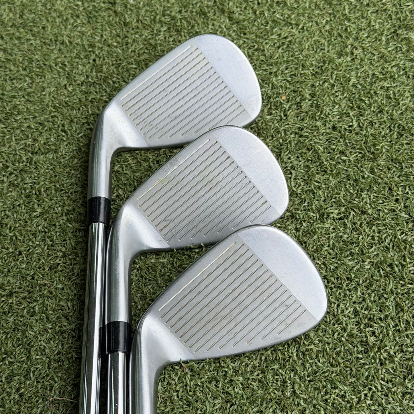 TaylorMade Qi Golf Iron Set / 5-PW + AW / Regular Flex