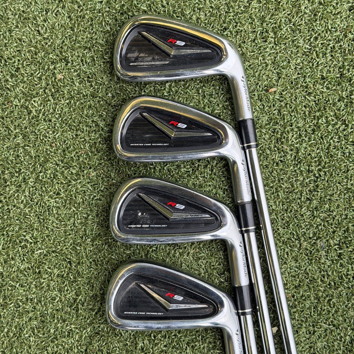 TaylorMade R9 Iron Set / 4-PW / Regular Flex
