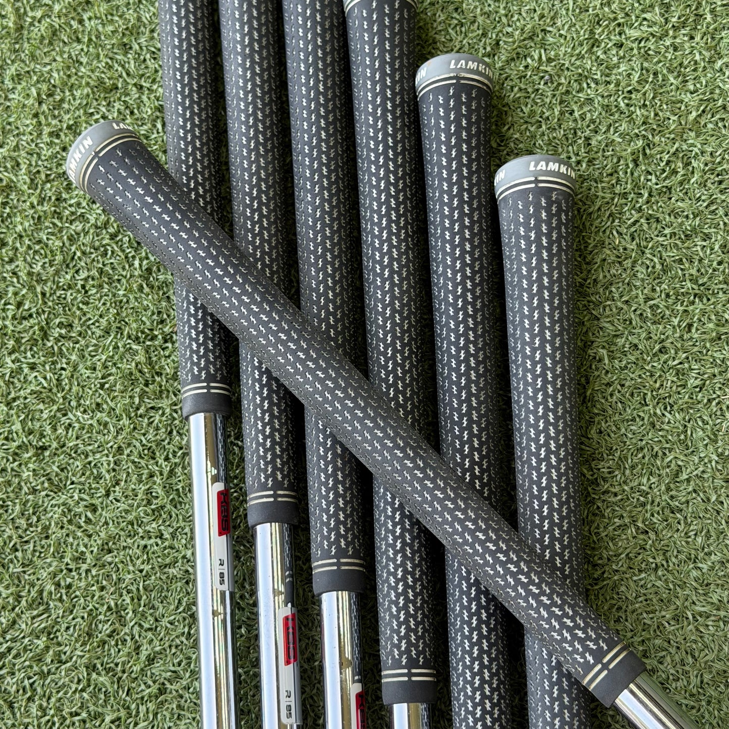 TaylorMade SIM Max Golf Iron Set / 4-PW / Regular Flex