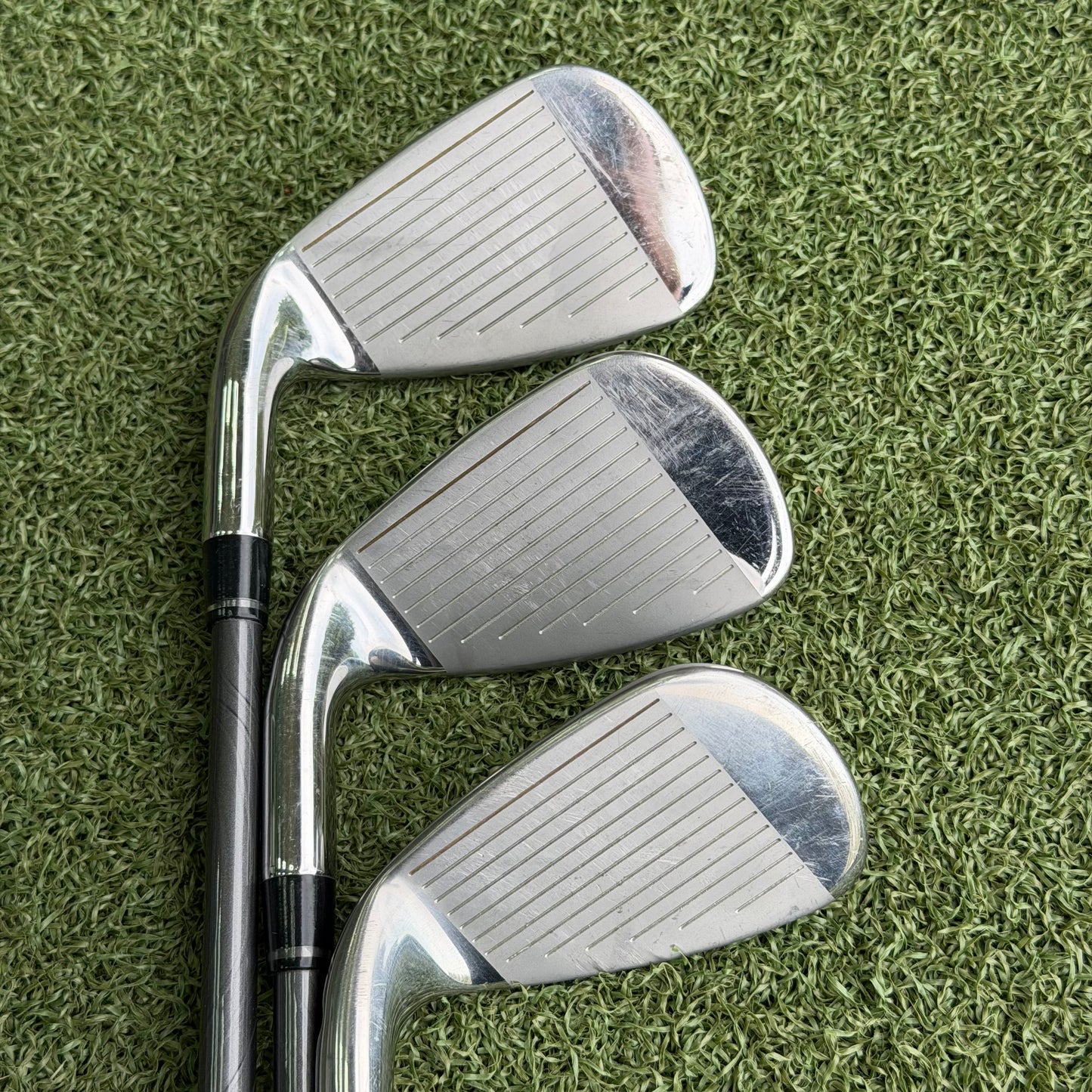 Wilson Staff D9 Golf Iron Set / 5-PW+SW / Regular Flex Graphite Shafts - Pre Owned Golf 