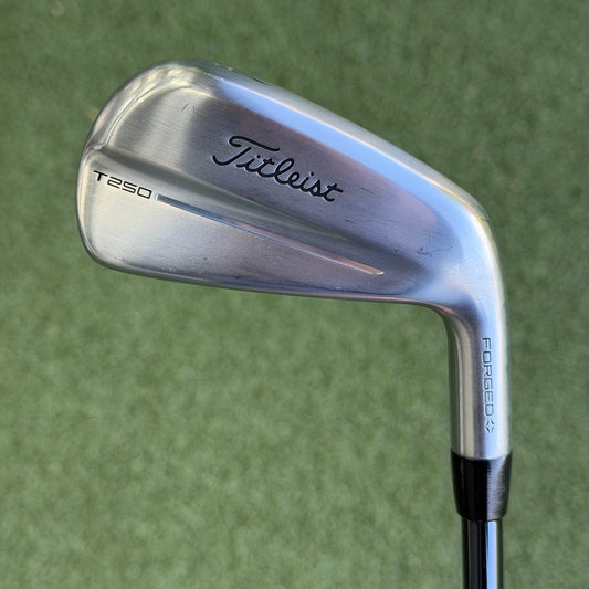 Titleist T250 2025 #4 Iron / 22 Degree / Regular Flex